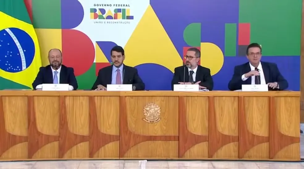 Coletiva do governo anuncia ressarcimento  das vítimas da fraude do INSS