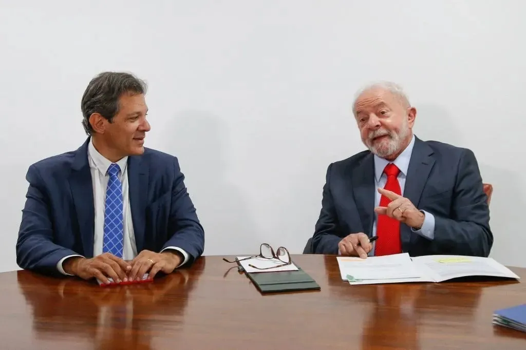 Haddad e Lula se reuniram na semana passada para alinhar proposta de isenção do IR