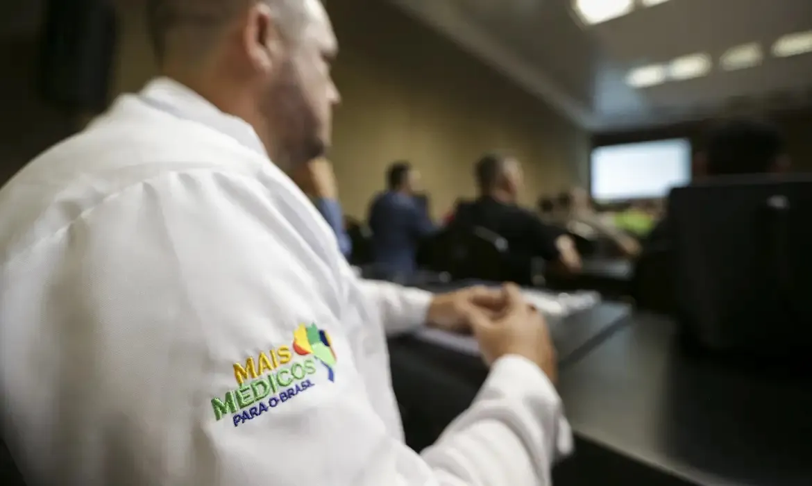 A meta do Ministério da Saúde é chegar a 28 mil profissionais até o fim de 2025.