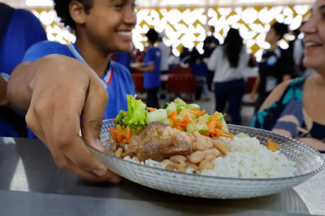 Governo da Bahia serve 30 milhões de refeições escolares por mês