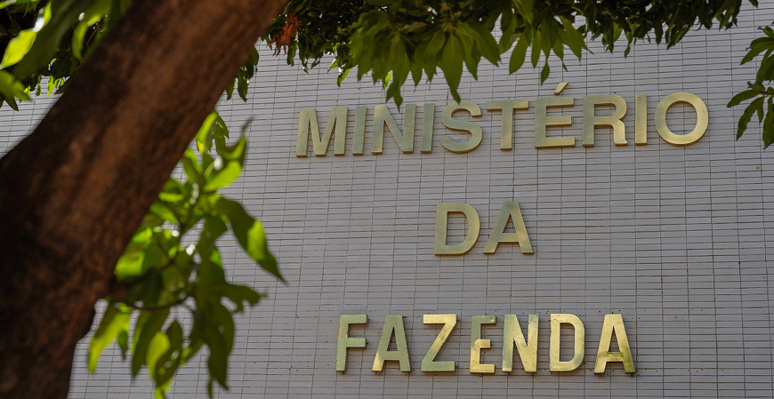 As mensagens incentivavam a conversão de moeda estrangeira antes da meia-noite