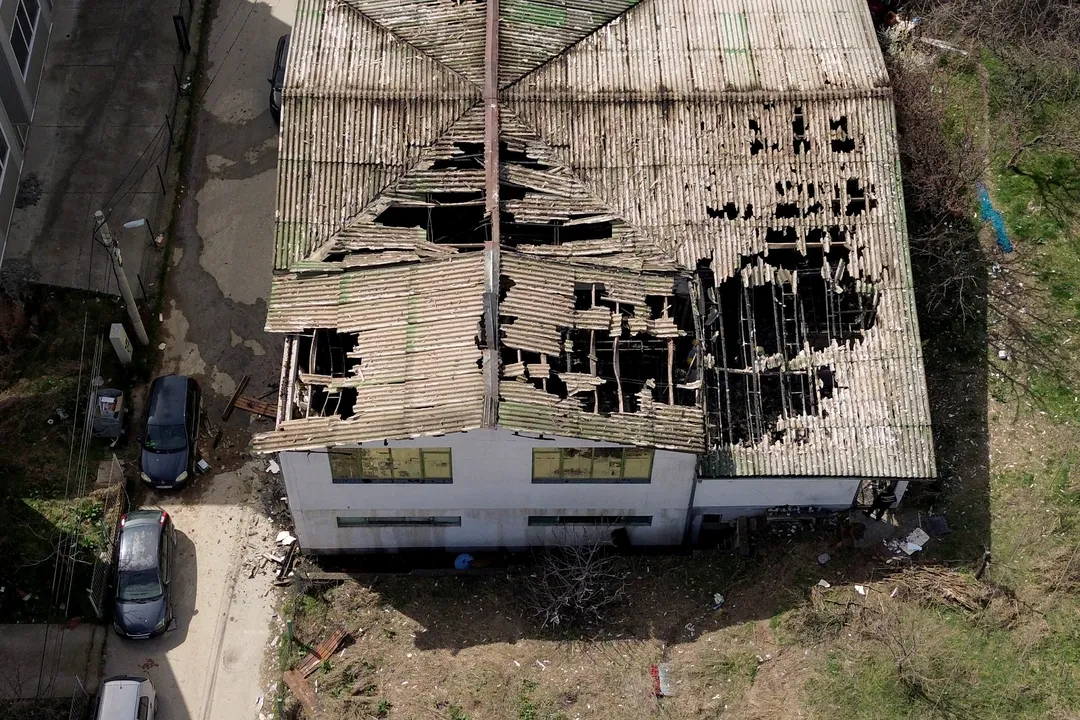 Esta fotografia aérea mostra a visão da boate incendiada onde frequentadores morreram