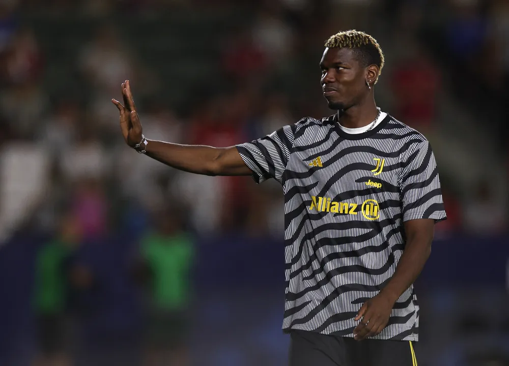 Pogba com a camisa da Juventus, da Itália