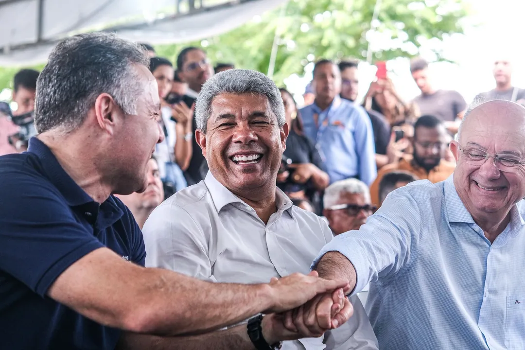 Jerônimo Rodrigues e José Ronaldo durante agenda em Feira de Santana
