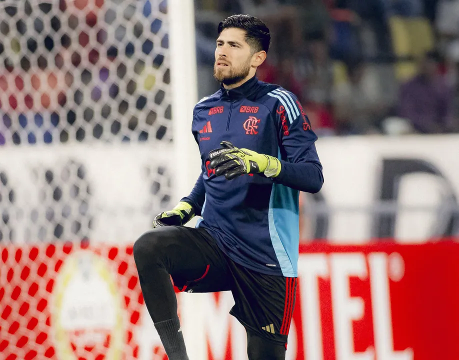 Goleiro Rossi teve o carro atingido por tiros durante tentativa de assalto no Rio de Janeiro