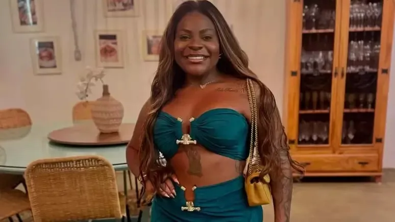 Jojo Todynho fez o sinal sem querer em uma foto
