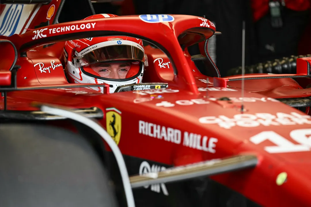 Piloto da Ferrari Charles Leclerc