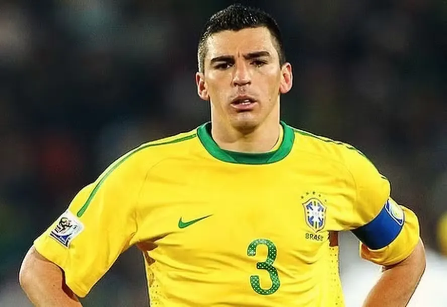 Lúcio foi capitão da Seleção Brasileira e campeão do mundo em 2022