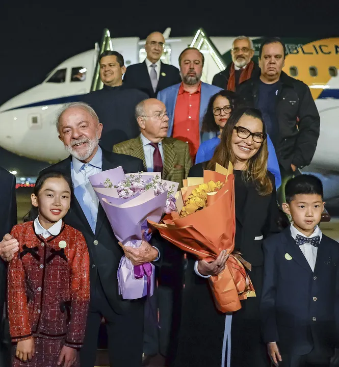 Lula é recebido com comitiva na China