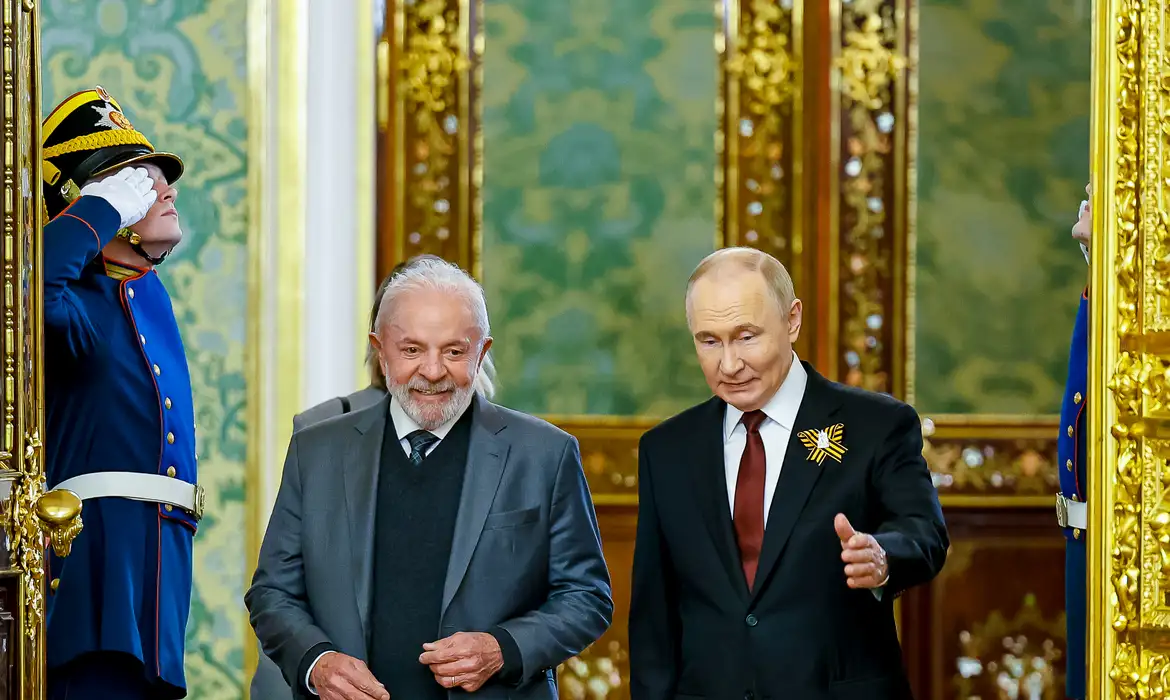 Imagem ilustrativa da imagem Lula estimula Putin a se reunir com Zelensky pela paz