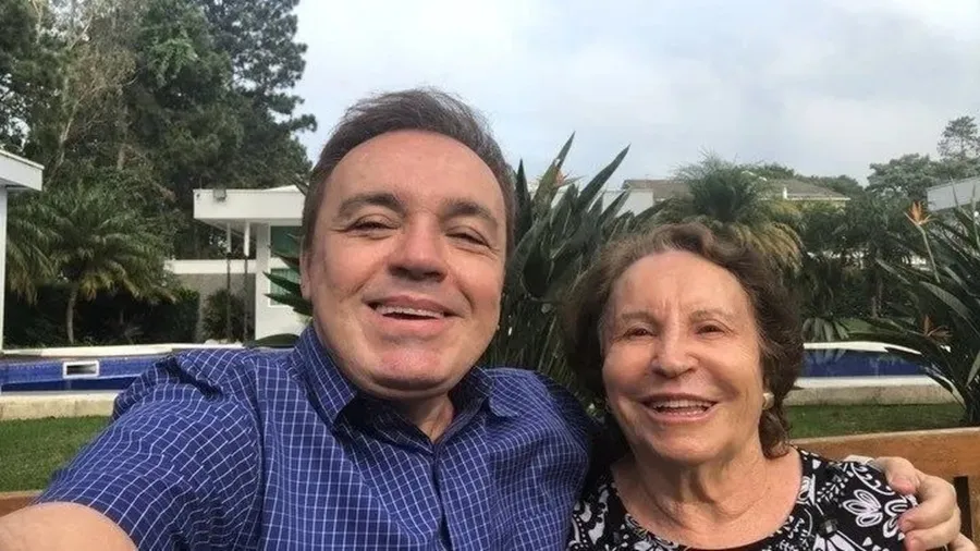 Gugu Liberato e mãe, Maria do Céu