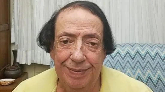 O ator compartilhou um registro do novo cabelo