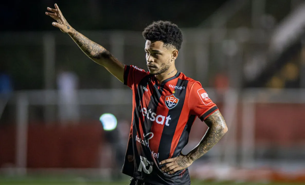 Matheuzinho, meia do Vitória