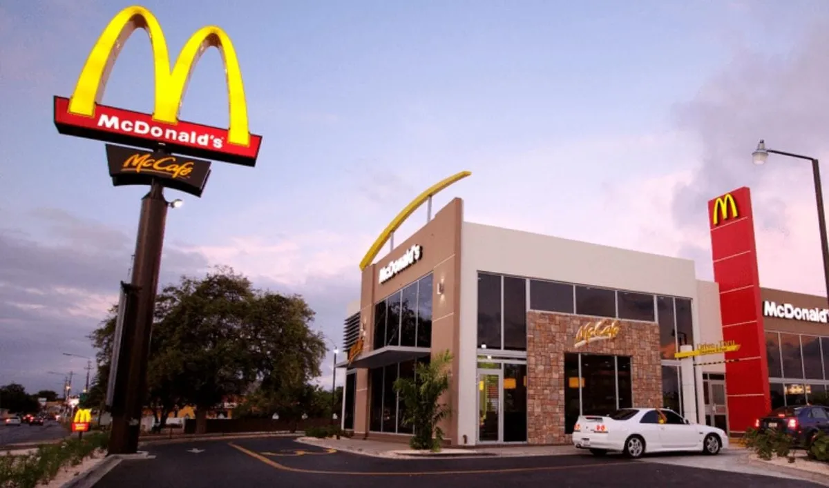 Unidade do McDonald's proíbe a entrada de adolescentes por conta de brigas