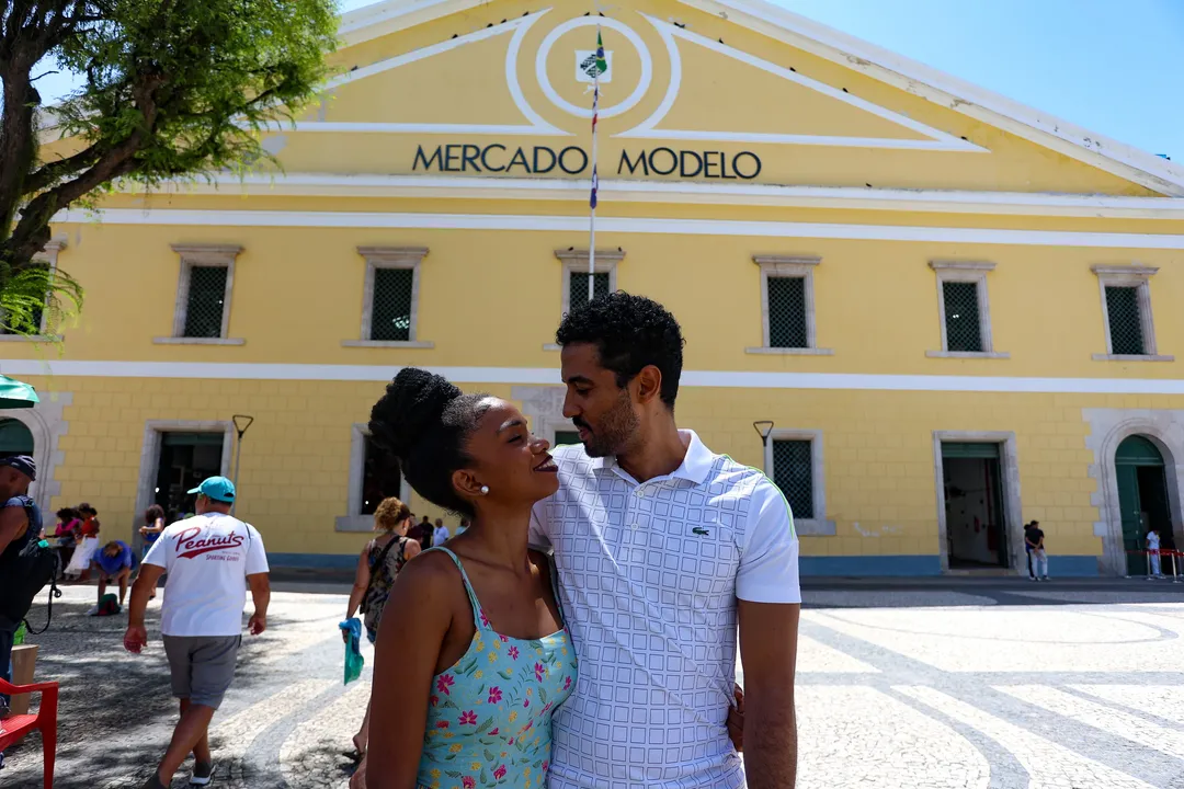 Casal vai se casar no Mercado Modelo