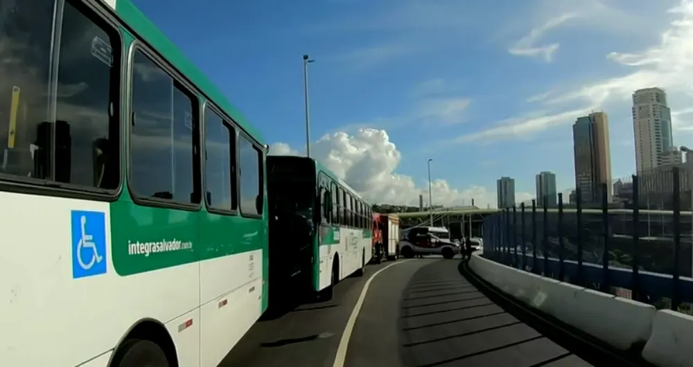 O protesto causou congestionamento na região, uma das mais movimentadas da cidade.