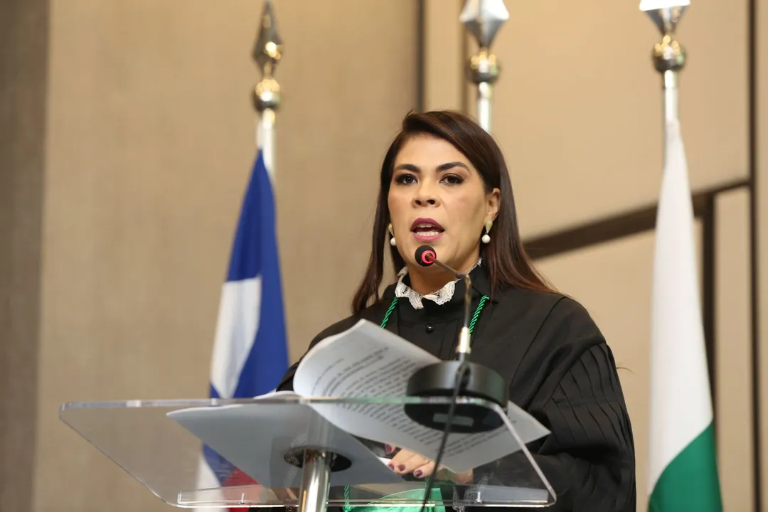 Defensora pública-geral da Bahia (DPE), Camila Canário de Sá, na cerimônia festiva de posse