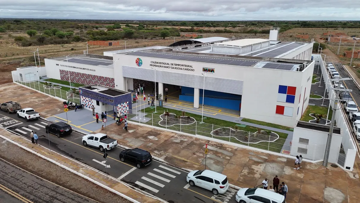 Nova unidade oferece estrutura completa com laboratórios, quadra coberta e biblioteca