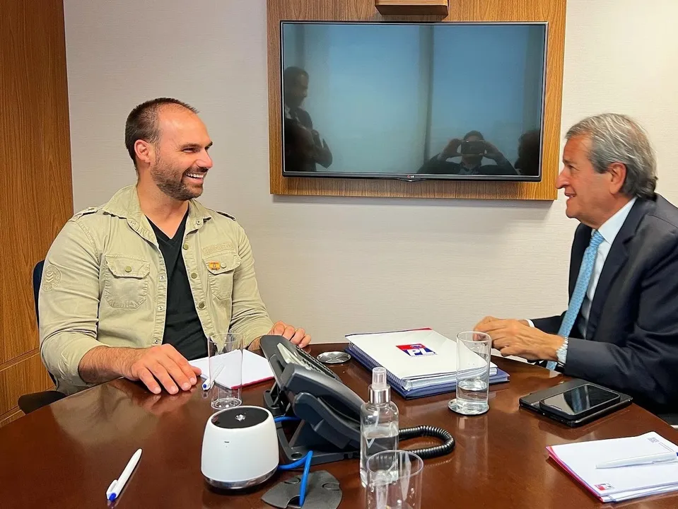 Eduardo Bolsonaro e Valdemar Costa Neto, presidente do PL, juntos