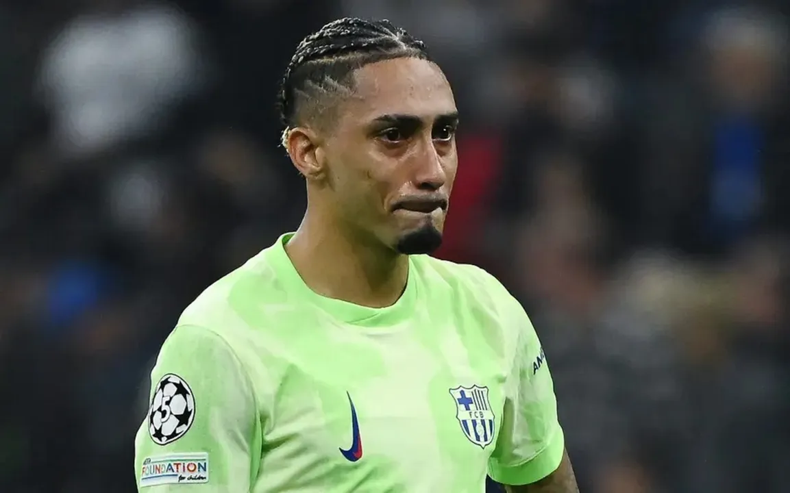 Raphinha se emociona após a eliminação do Barcelona da Champions League