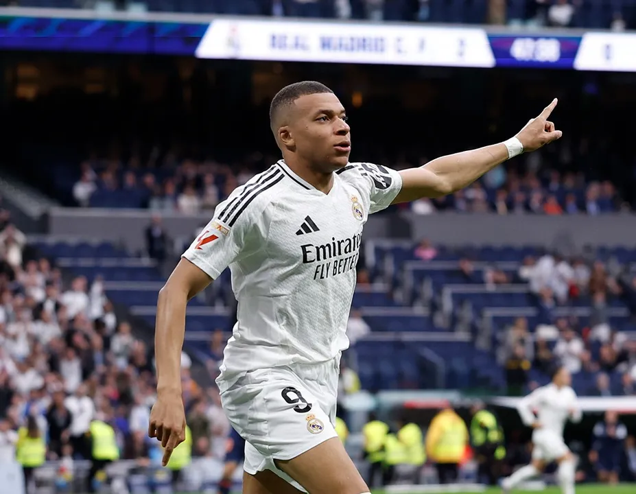 Kyllian Mbappé comemora diantee do Celta de Vigo