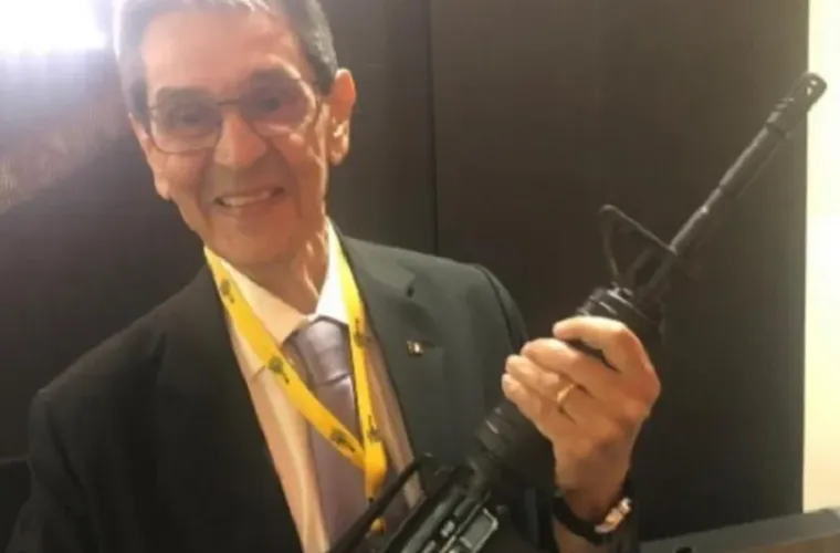 Em outubro de 2022, Roberto Jefferson reagiu com tiros à chegada de policiais federais