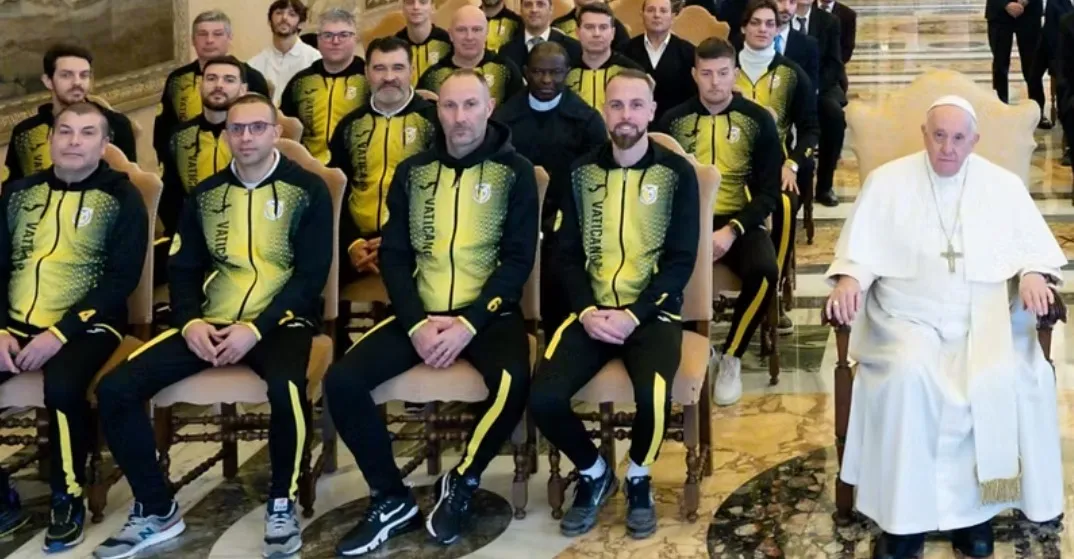 Papa Francisco com a Seleção do Vaticano