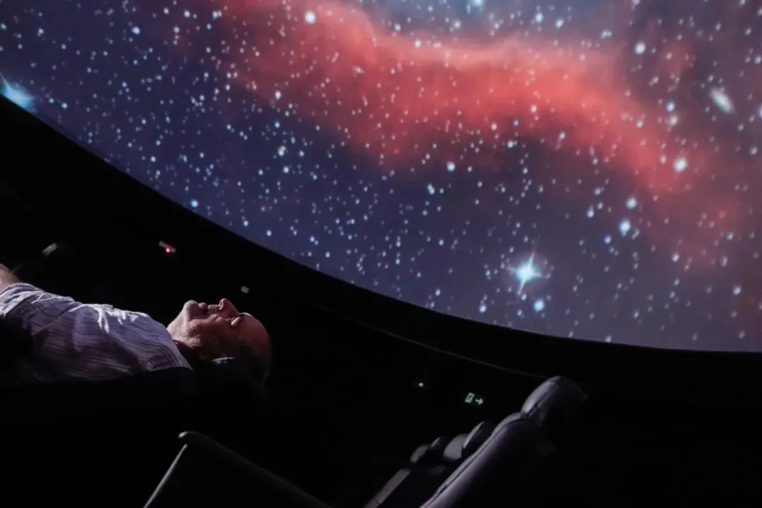 sessões noturnas do Planetário da UFBA encantam adultos e crianças