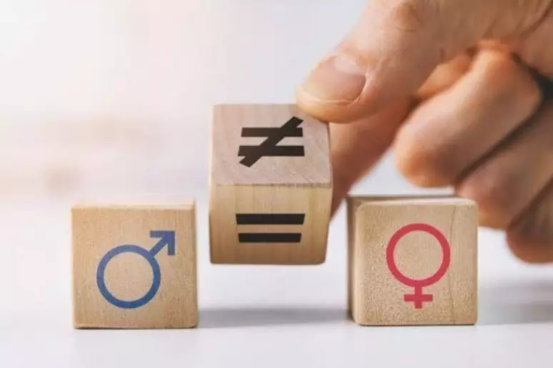 Igualdade de gênero representada em uma imagem de três cubos,