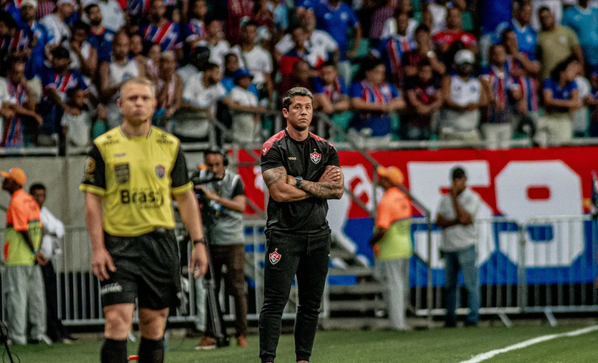 Thiago Carpini, técnico do Vitória