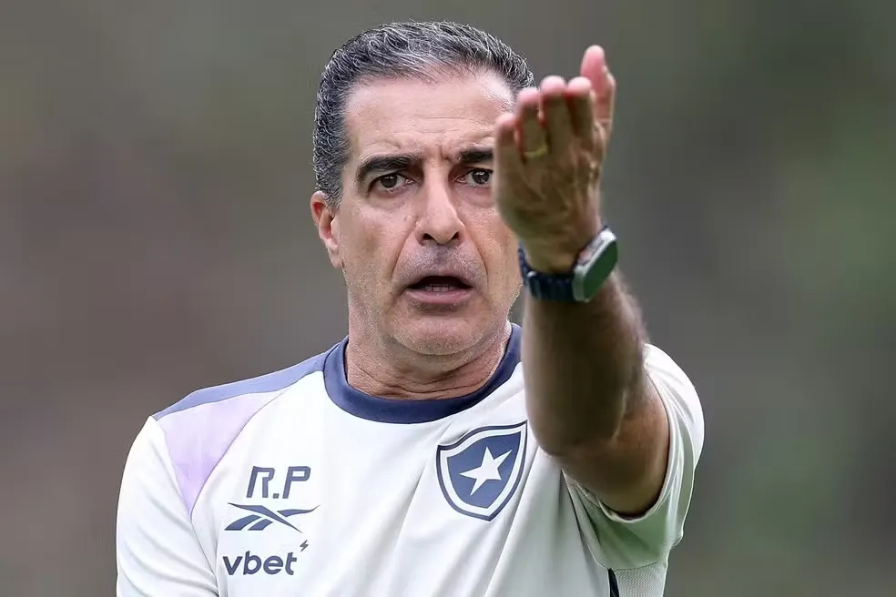 Renato Paiva está sob pressão no comando técnico do Botafogo