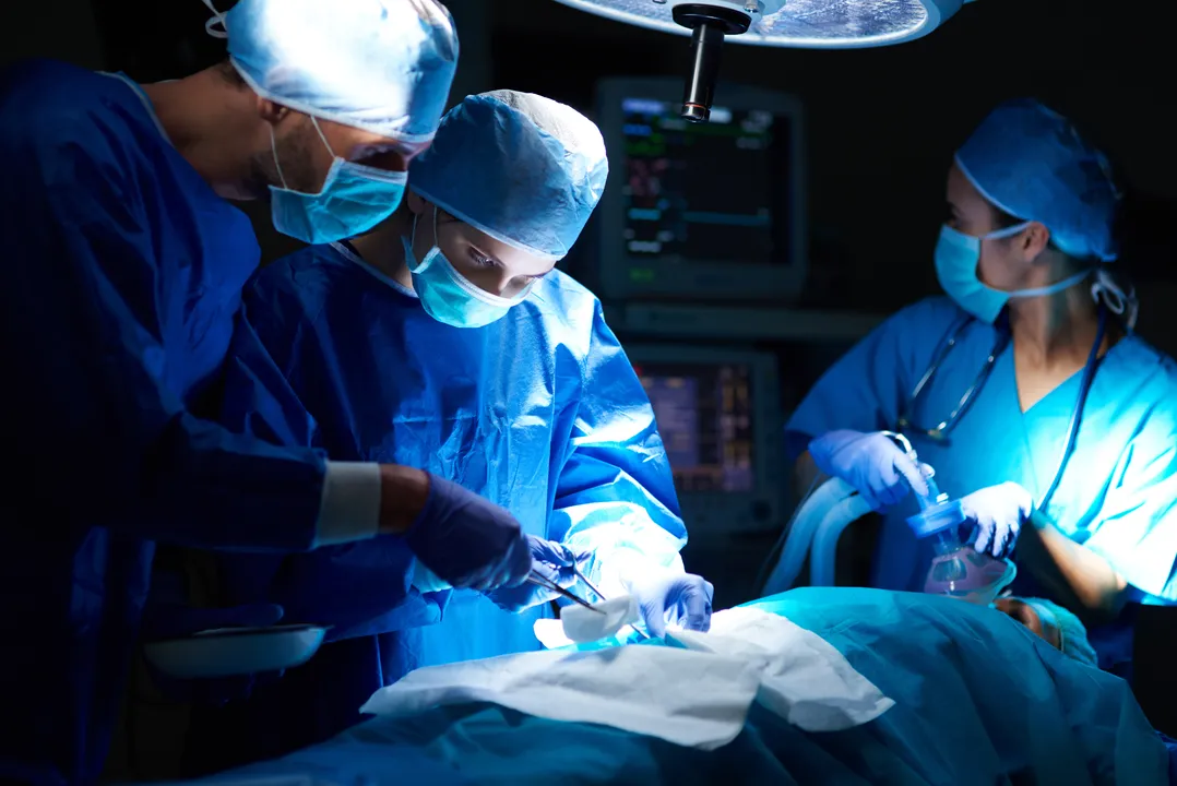 A cirurgia envolveu o transplante simultâneo da bexiga e de um rim