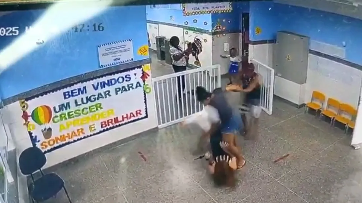 Mãe de aluna agride diretora de escola