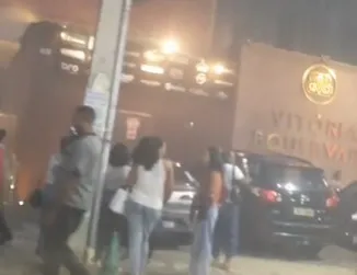 Imagem ilustrativa da imagem Vídeo: supermercado pega fogo em bairro nobre de Salvador