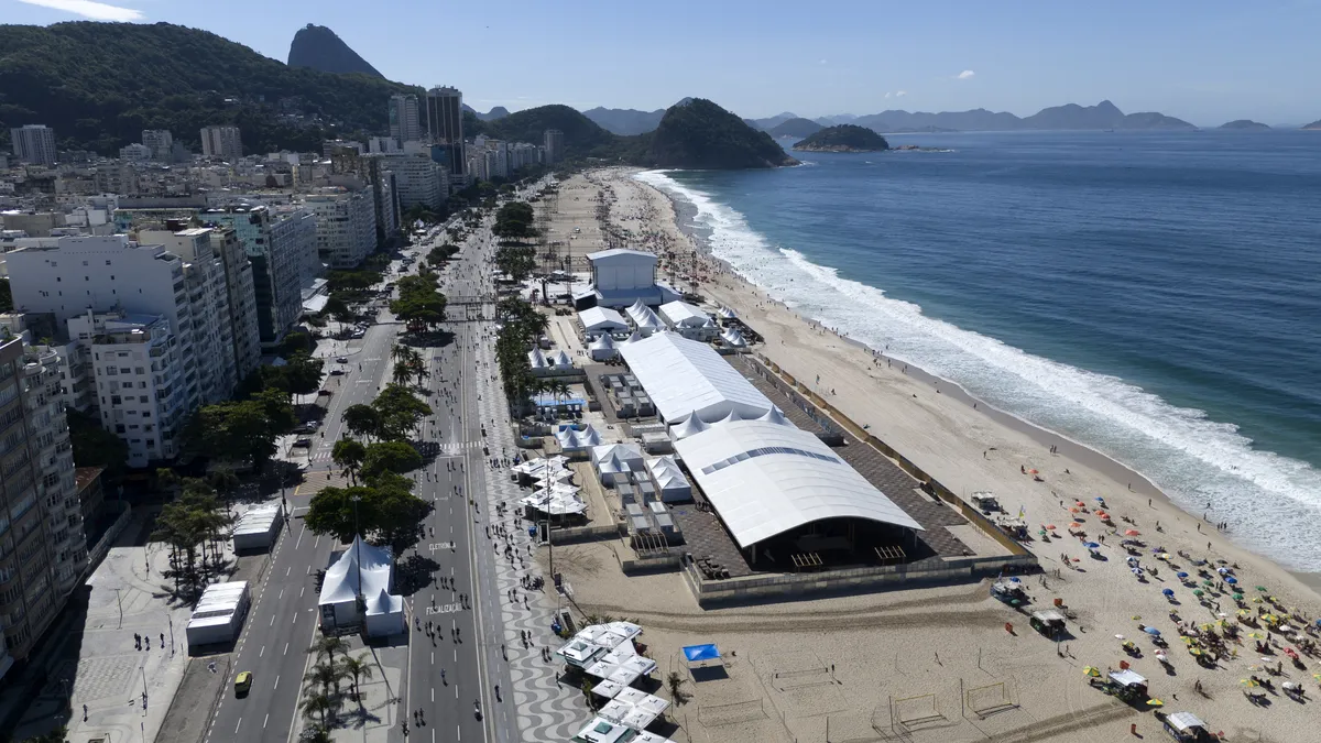Palco onde acontecerá o show tem área total de 1.260 m²