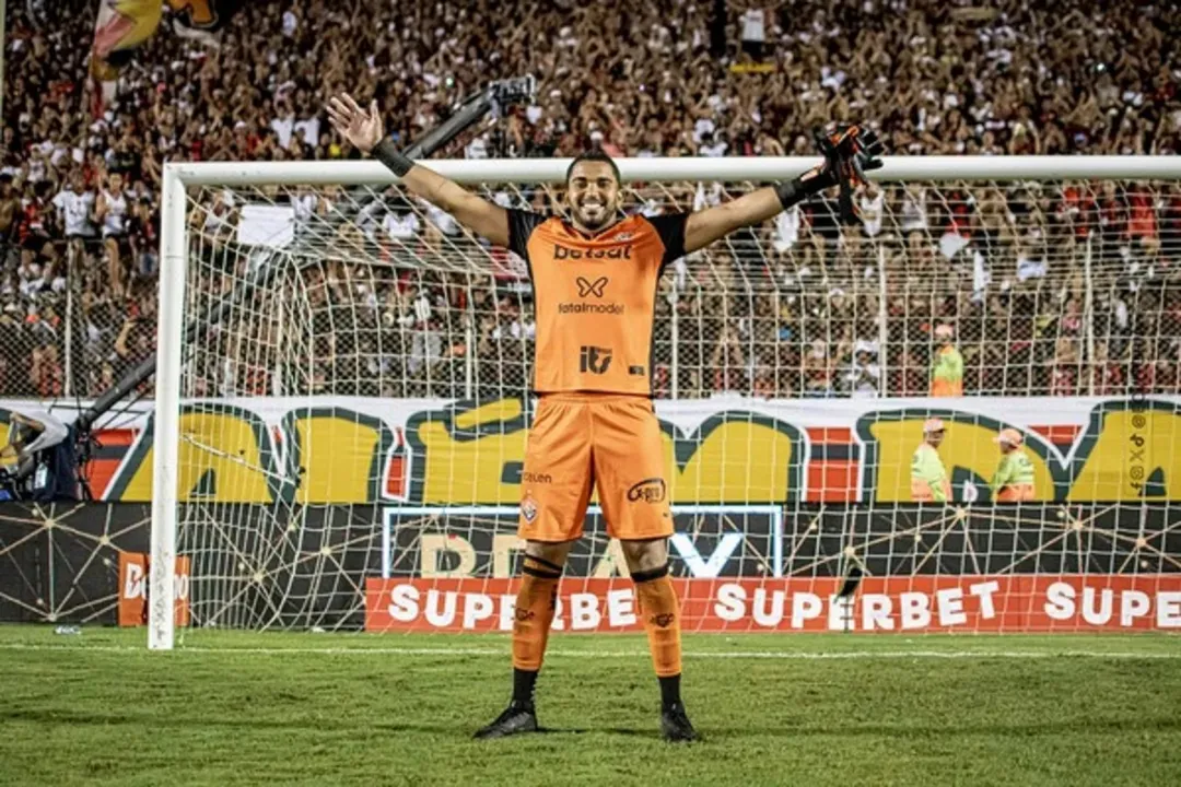 Lucas Arcanjo pelo Vitória