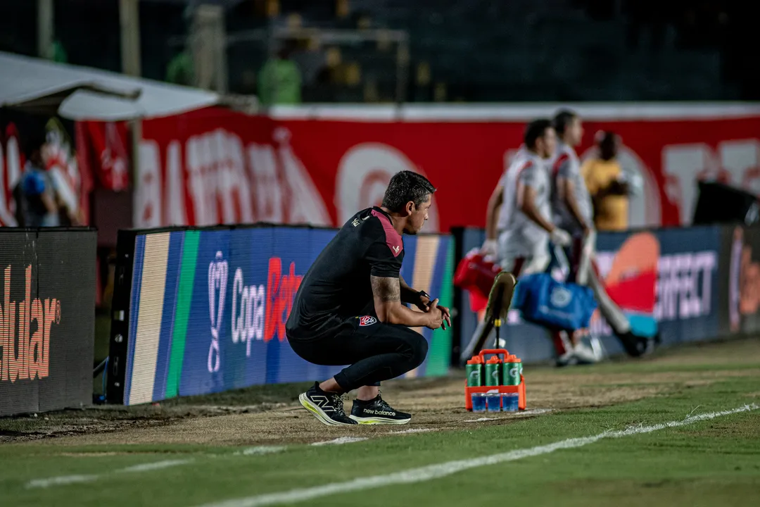 Thiago Carpini, técnico do Vitória