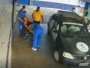 Momento que homem é preso em um matagal