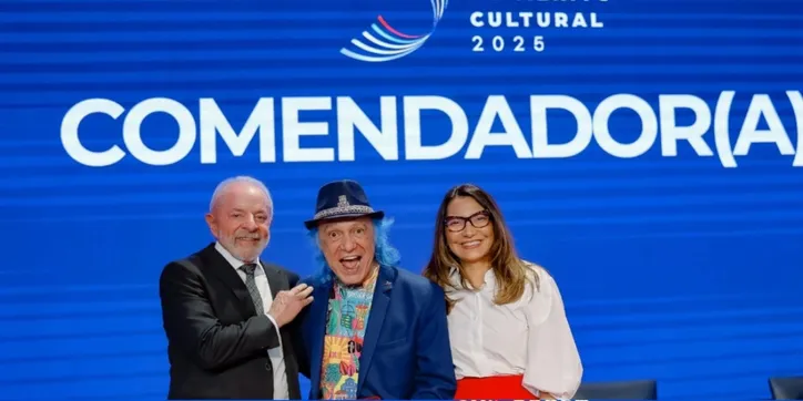 Lula, Armandinho e Janja durante entrega da Ordem do Mérito Cultural