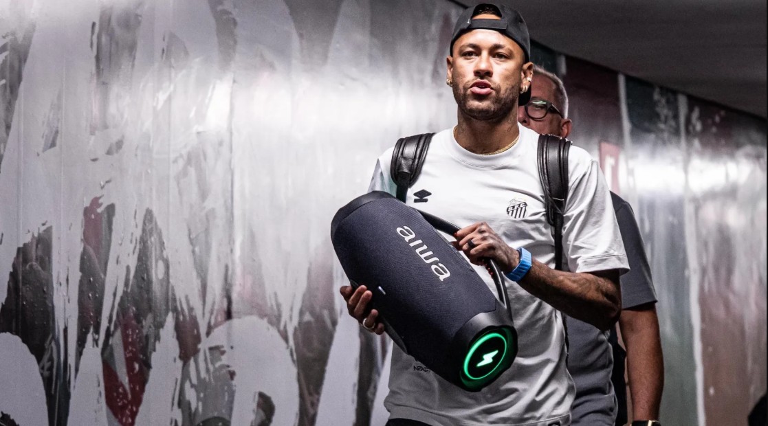 Neymar compra réplica de carro icônico por mais de R$8 milhões