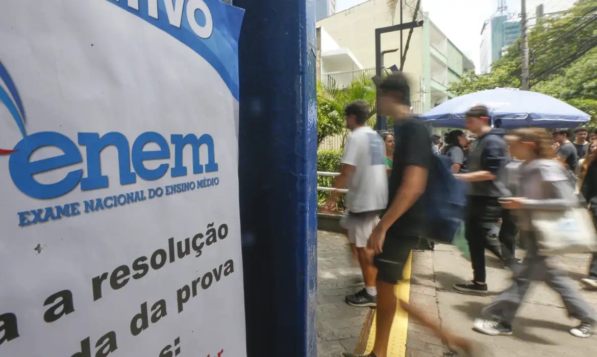 Enem 2025: descubra quanto ganha o responsável por aplicar as provas