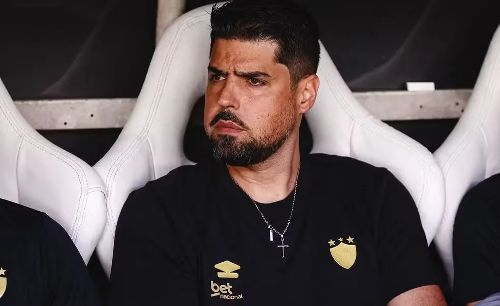 António Oliveira, agora ex-técnico do Sport