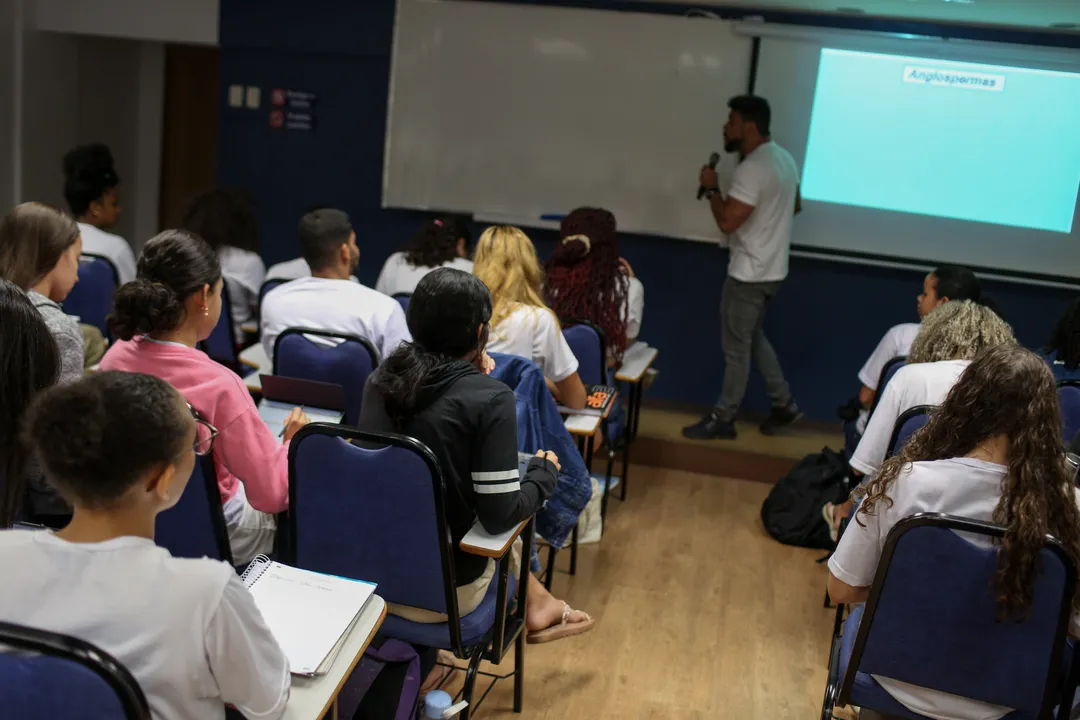 Alunos podem receber R$200 por mês até o Enem
