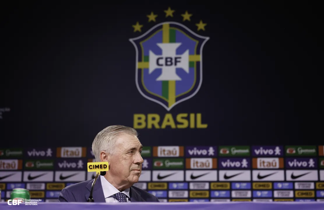 Carlo Ancelotti durante apresentação na CBF