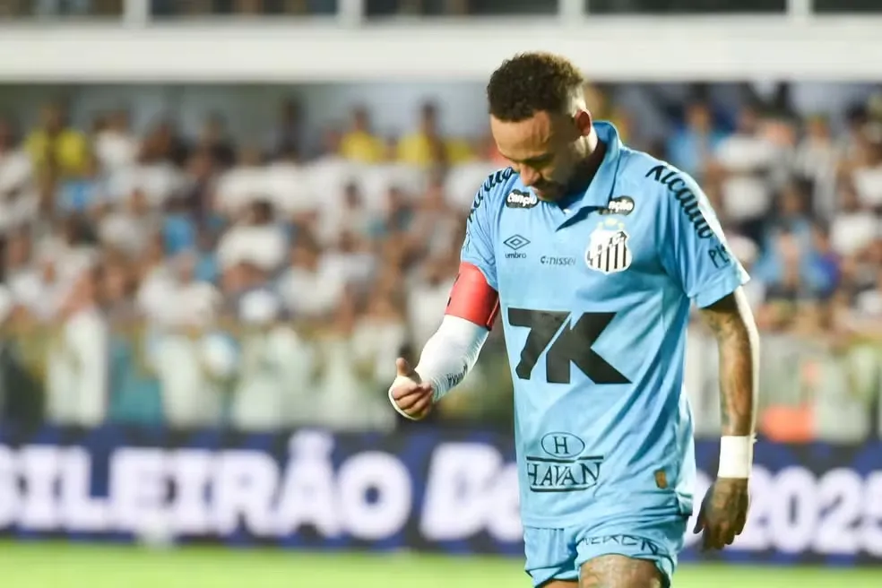 Camisa 10 foi expulso após tentativa irregular de marcar um gol