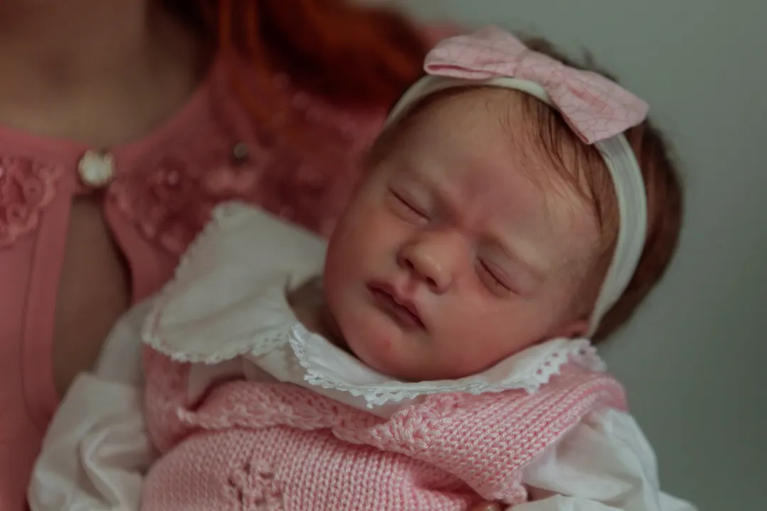 Maternidade de bebê reborn: brincadeira vira tendência entre mulheres, mas precisa de cautela