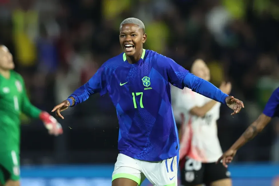 Brasil vence Japão com virada e golaço de Jhonson