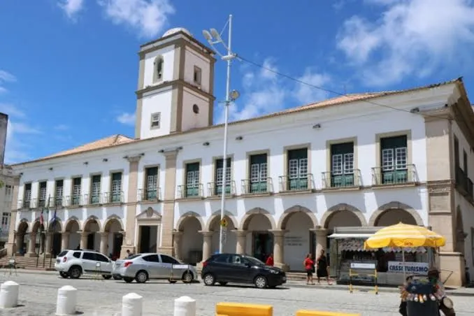 A Câmara explica que existe um limite de público nas dependências do Auditório, mas não foi mais possível a admissão de mais cidadãos na sessão