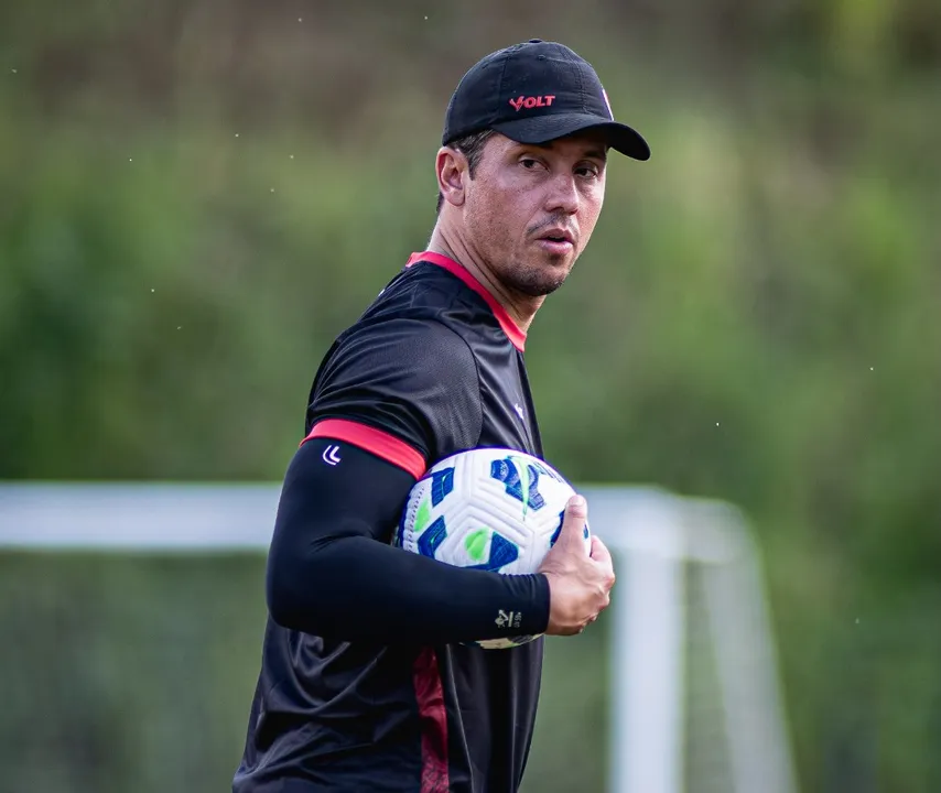 Thiago Carpini, técnico do Vitória