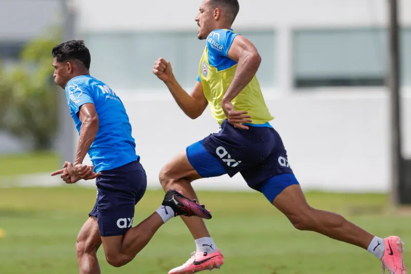 Rogério Ceni comanda treino técnico após descanso do elenco